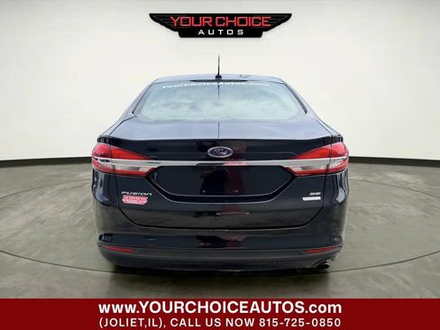 Used 2018 Ford Fusion SE w/ Fusion SE Technology Package FWD image 4