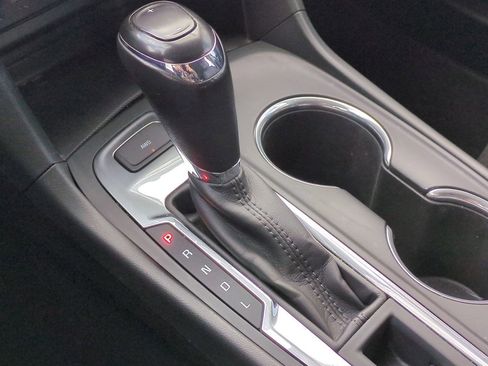 Used 2019 Chevrolet Equinox LT w/ Driver Convenience Package image 29