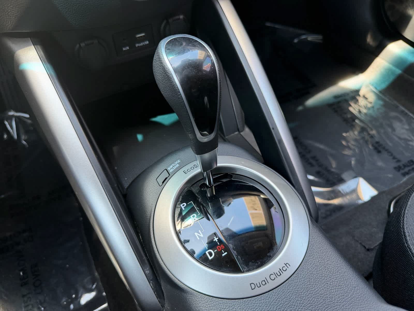 Used 2015 Hyundai Veloster FWD image 23