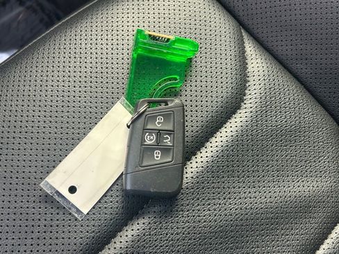 Used 2023 Volkswagen Tiguan SEL R-Line image 43