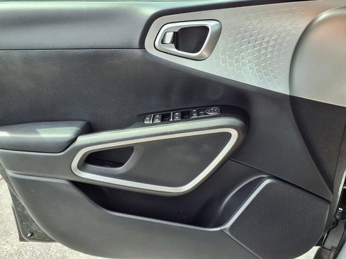 Used 2023 Kia Soul LX w/ Option Group 015 FWD image 18