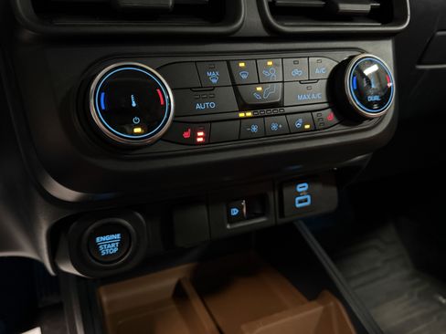 Used 2023 Ford Maverick Lariat w/ Lariat Luxury Package image 11