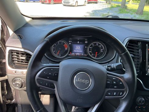 Used 2019 Jeep Cherokee Limited w/ Technology Group AWD/4WD image 12