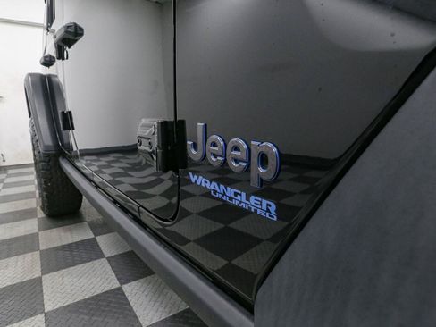Used 2022 Jeep Wrangler Unlimited Rubicon 4xe w/ Cold Weather Group AWD/4WD image 8