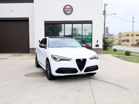 Used 2022 Alfa Romeo Stelvio Veloce image 1