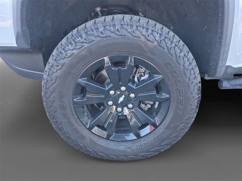 Used 2021 Chevrolet Colorado ZR2 w/ ZR2 Dusk Special Edition image 13