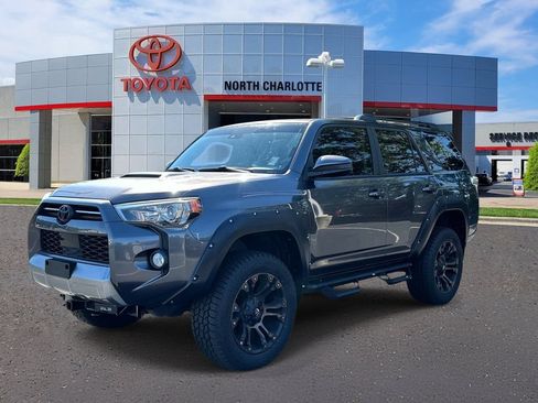 Used 2020 Toyota 4Runner TRD Off-Road AWD/4WD image 3