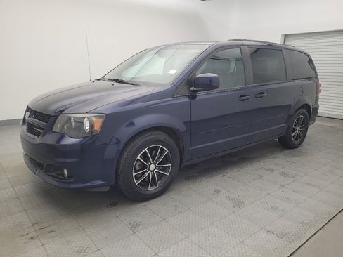 Used 2017 Dodge Grand Caravan GT image 2
