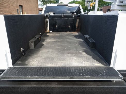 Used 2024 Ford F550 4x4 Crew Cab Super Duty w/ XLT Value Package image 16