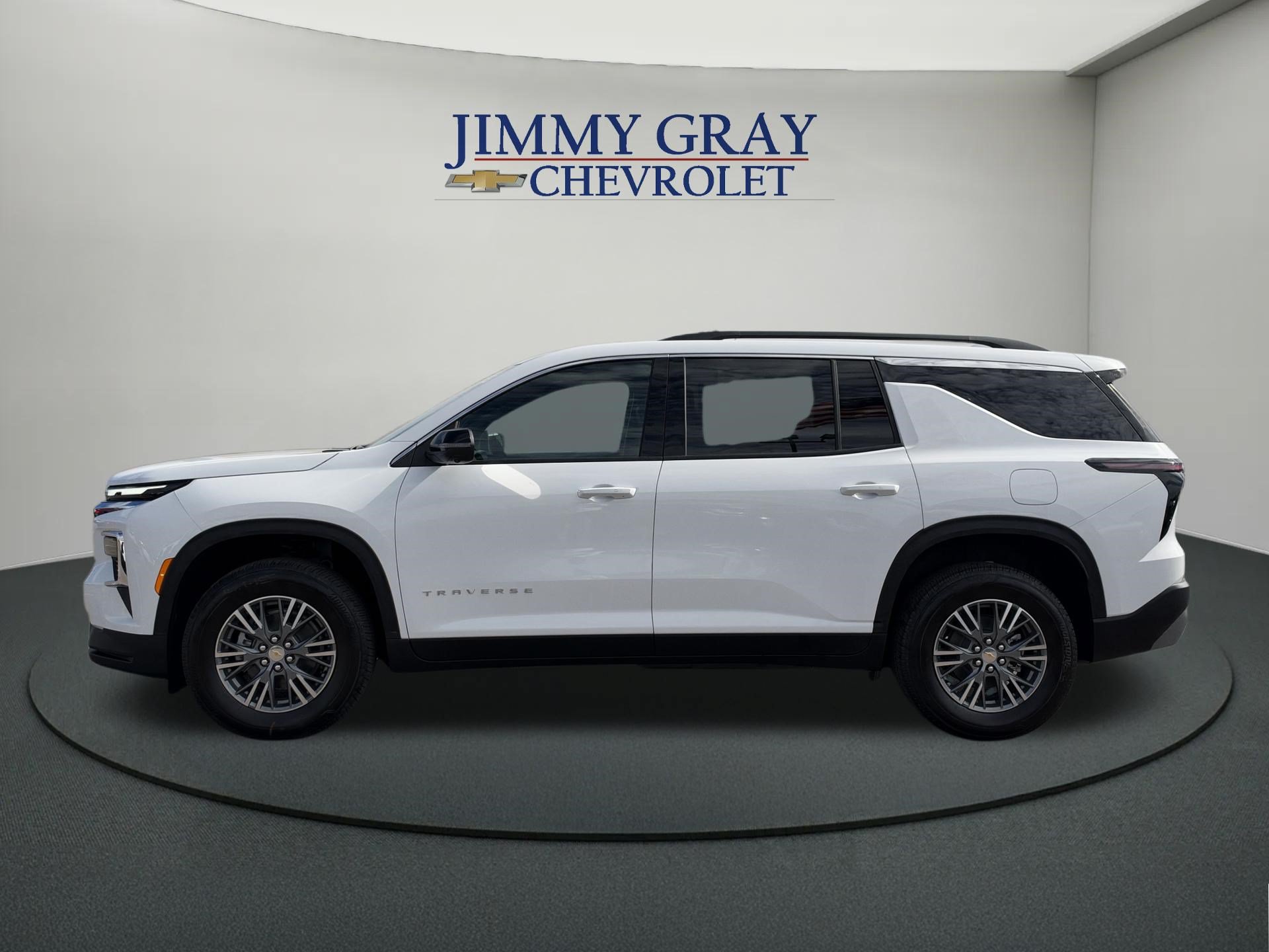 New 2027 Chevrolet Traverse LT w/ Driver Confidence Package FWD image 2