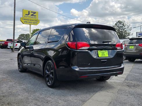 Used 2019 Chrysler Pacifica Touring Plus image 4