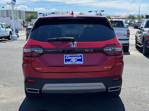 Used 2025 Honda Pilot Elite image 6