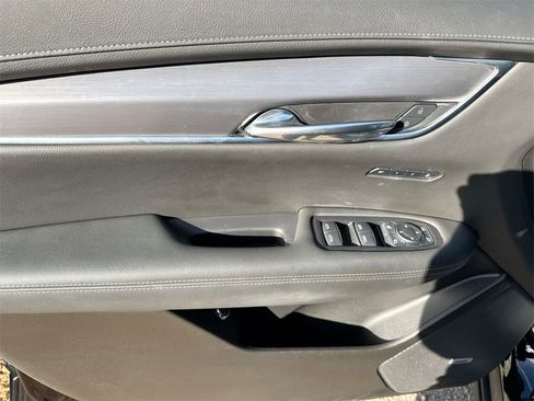 Used 2024 Cadillac XT6 Luxury image 15
