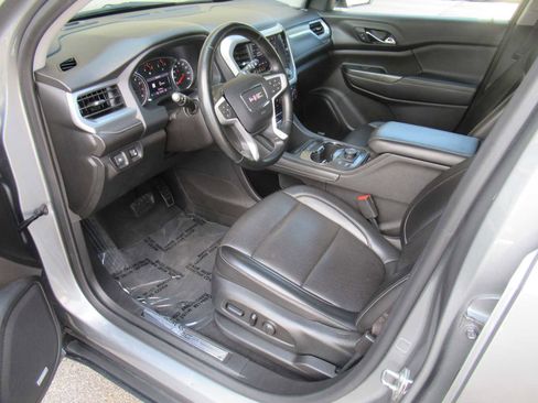 Used 2023 GMC Acadia SLT image 21