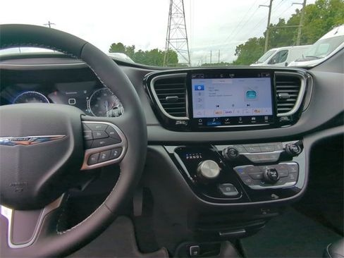 New 2026 Chrysler Voyager LX image 10