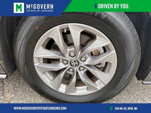 Used 2023 Toyota Sienna LE AWD/4WD image 34