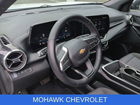 Used 2025 Chevrolet Equinox LT AWD/4WD image 17