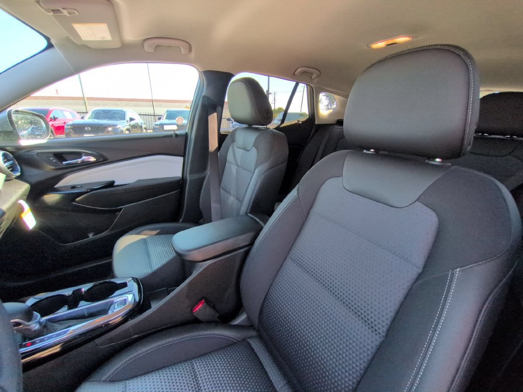 Used 2026 Chevrolet Trax LT FWD image 24