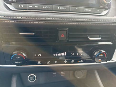 Used 2022 Nissan Rogue SV image 18