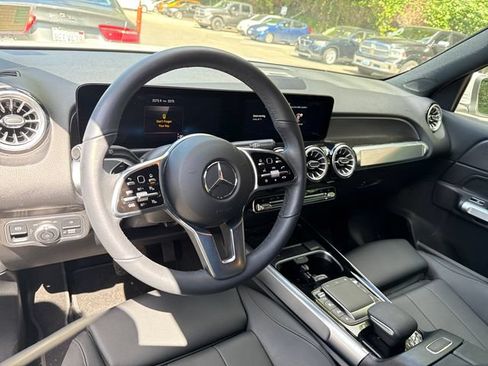Used 2023 Mercedes-Benz EQB 300 4MATIC image 18