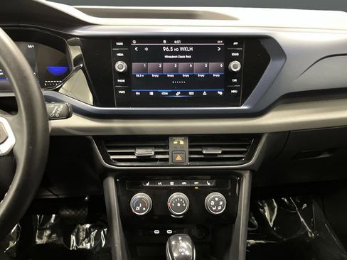 Used 2023 Volkswagen Taos SE w/ Black Wheel Package image 8