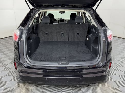 Used 2024 Ford Edge SE w/ Black Appearance Package image 7