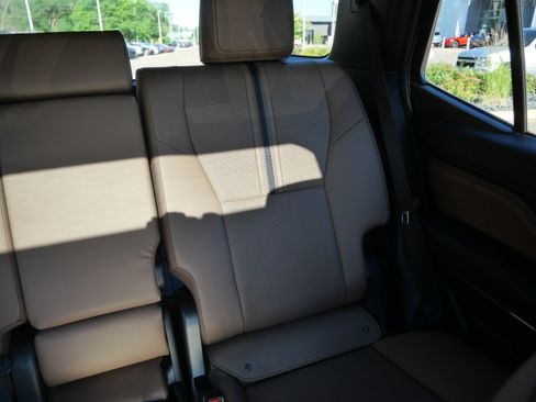 Used 2025 Toyota 4Runner Limited AWD/4WD image 15