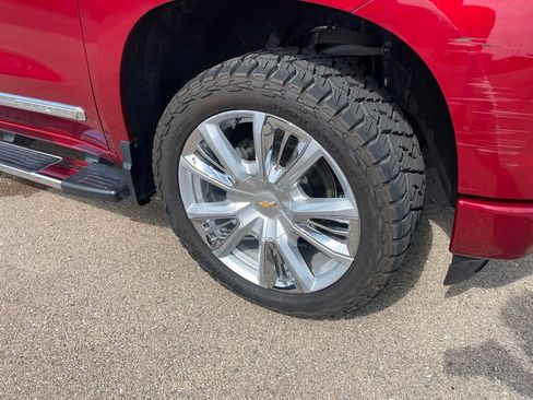 Used 2023 Chevrolet Silverado 1500 High Country w/ Technology Package AWD/4WD image 3