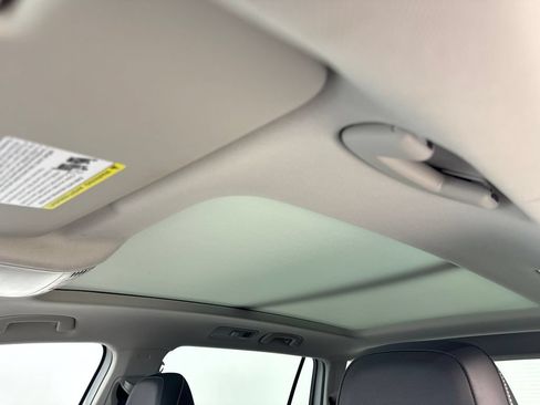 Used 2023 Volkswagen Tiguan SE w/ Panoramic Sunroof Package FWD image 71