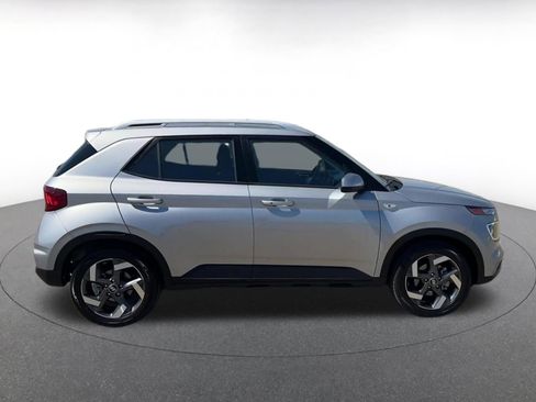 Used 2025 Hyundai Venue SEL image 16