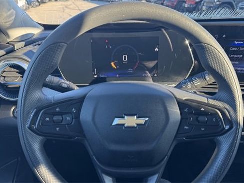 Used 2025 Chevrolet Trax LT image 27