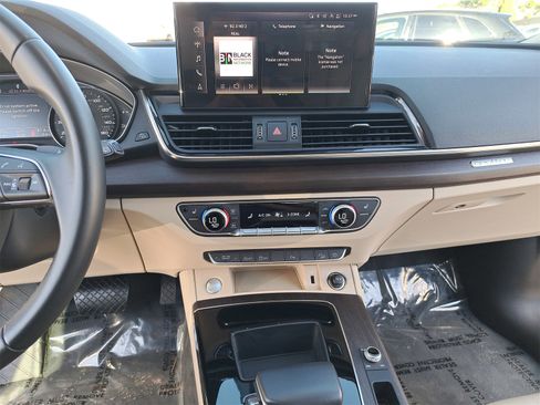 Used 2023 Audi Q5 2.0T Premium w/ Convenience Package image 21