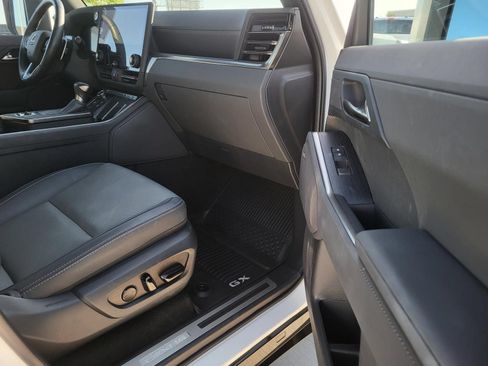 Used 2025 Lexus GX 550 w/ Accessory Package (2T) AWD/4WD image 7