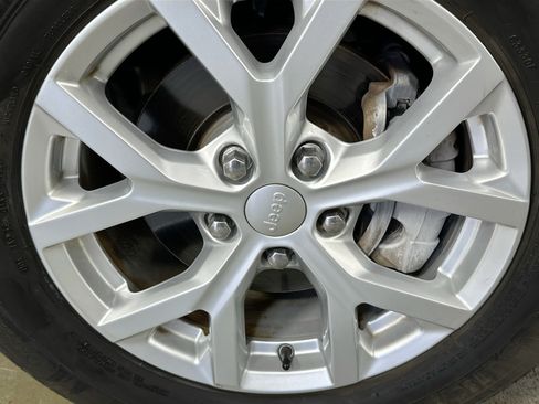 Used 2023 Jeep Grand Cherokee Limited RWD image 31