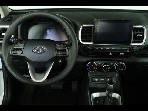 Used 2026 Hyundai Venue SE image 14