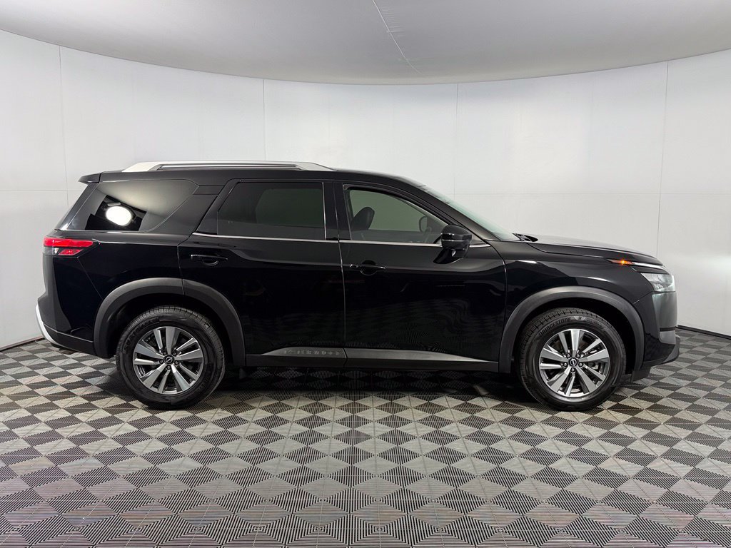 Used 2025 Nissan Pathfinder SL FWD image 7