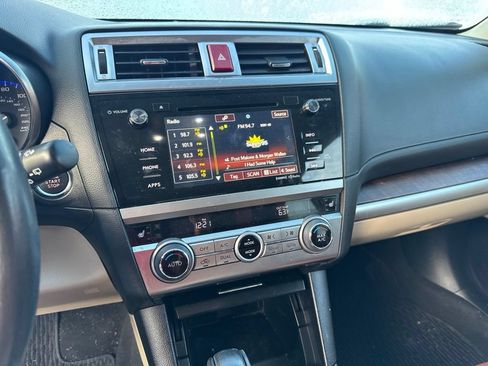 Used 2017 Subaru Outback 2.5i Limited AWD/4WD image 8