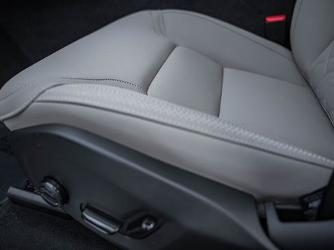 New 2026 Volvo XC90 B6 Plus w/ Protection Package Premier image 36