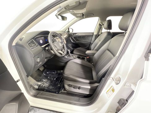 Used 2022 Volkswagen Tiguan SE image 20