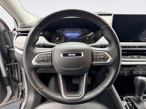 Used 2022 Jeep Compass Latitude image 12