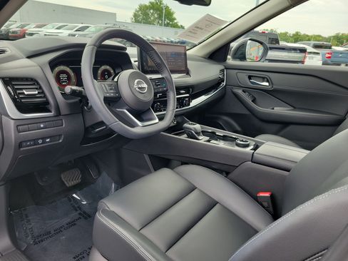 Used 2024 Nissan Rogue SL AWD/4WD image 19