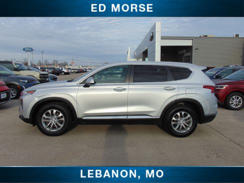 Used 2019 Hyundai Santa Fe SE image 2