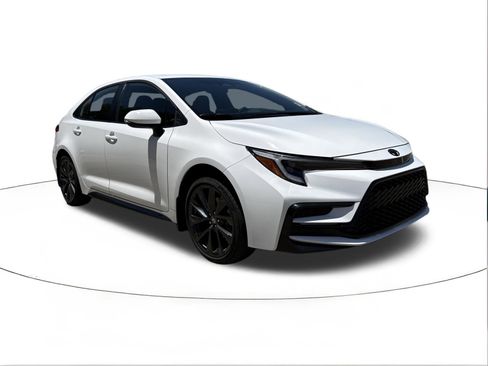 Used 2026 Toyota Corolla SE FWD image 1
