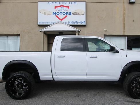 Used 2018 RAM 2500 SLT AWD/4WD image 4