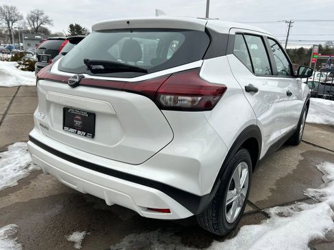 Used 2023 Nissan Kicks S image 6