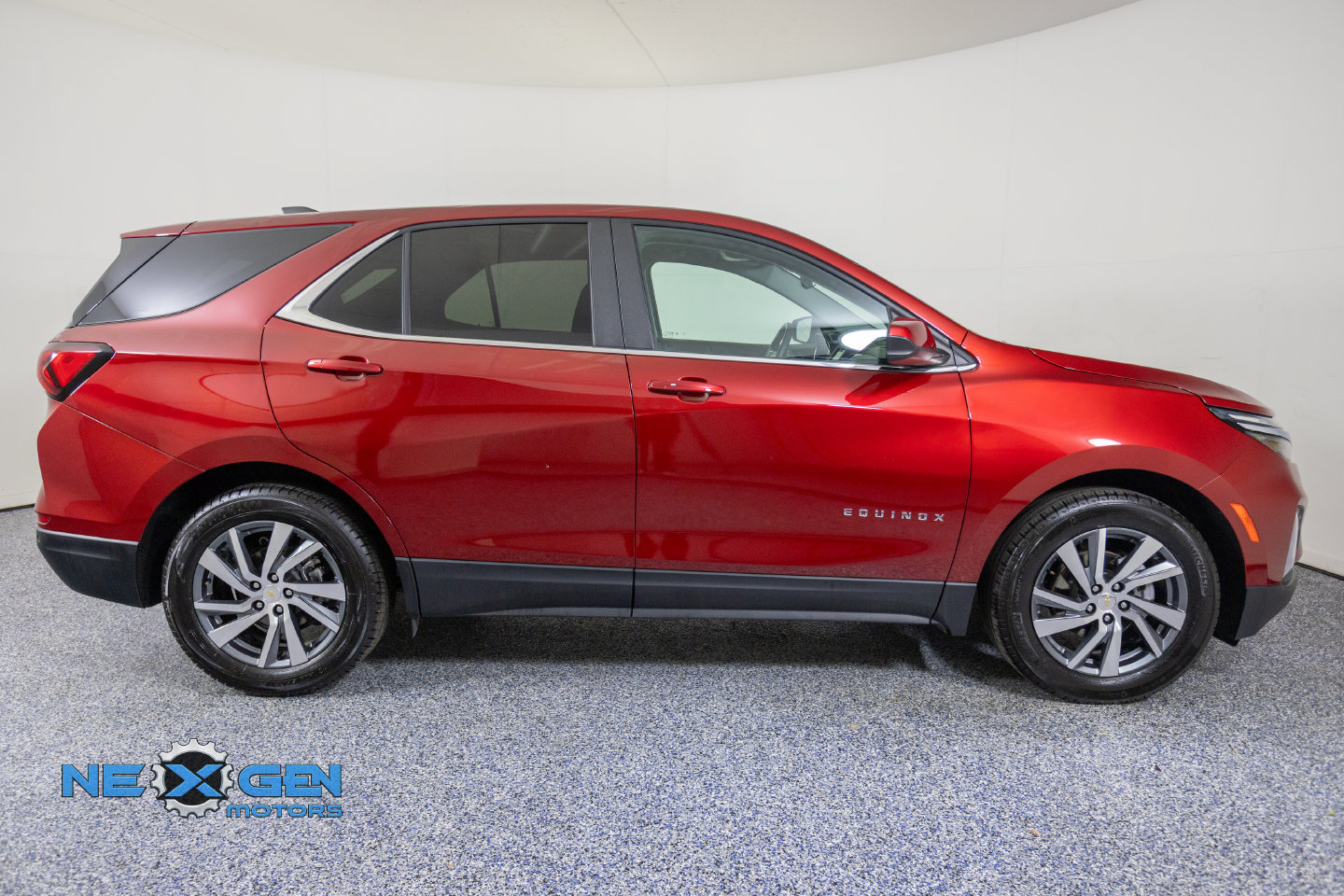 Used 2024 Chevrolet Equinox LT FWD image 8