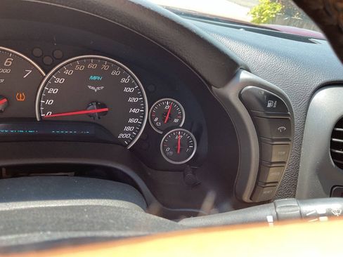 Used 2007 Chevrolet Corvette Coupe w/ Preferred Equipment Group RWD image 3