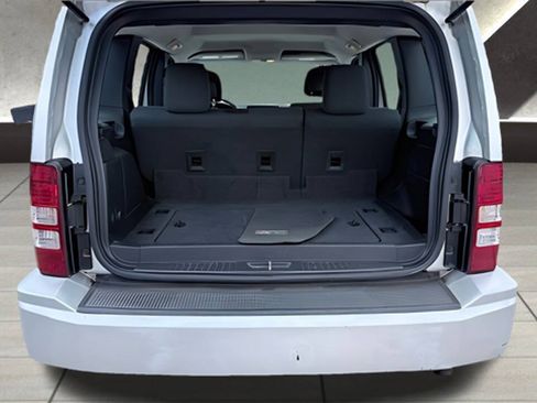 Used 2010 Jeep Liberty Sport RWD image 7