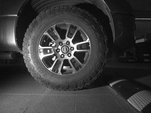 Used 2022 Nissan Titan SV w/ SV Convenience Package AWD/4WD image 17