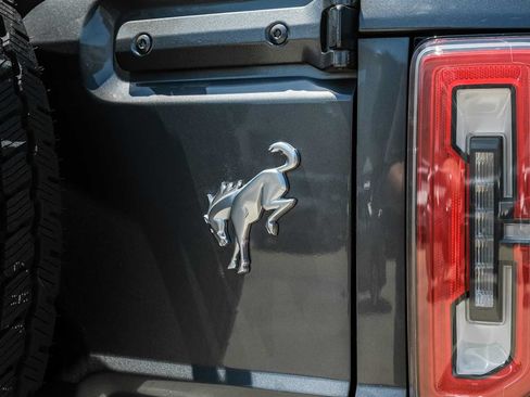 Used 2023 Ford Bronco Outer Banks AWD/4WD image 40